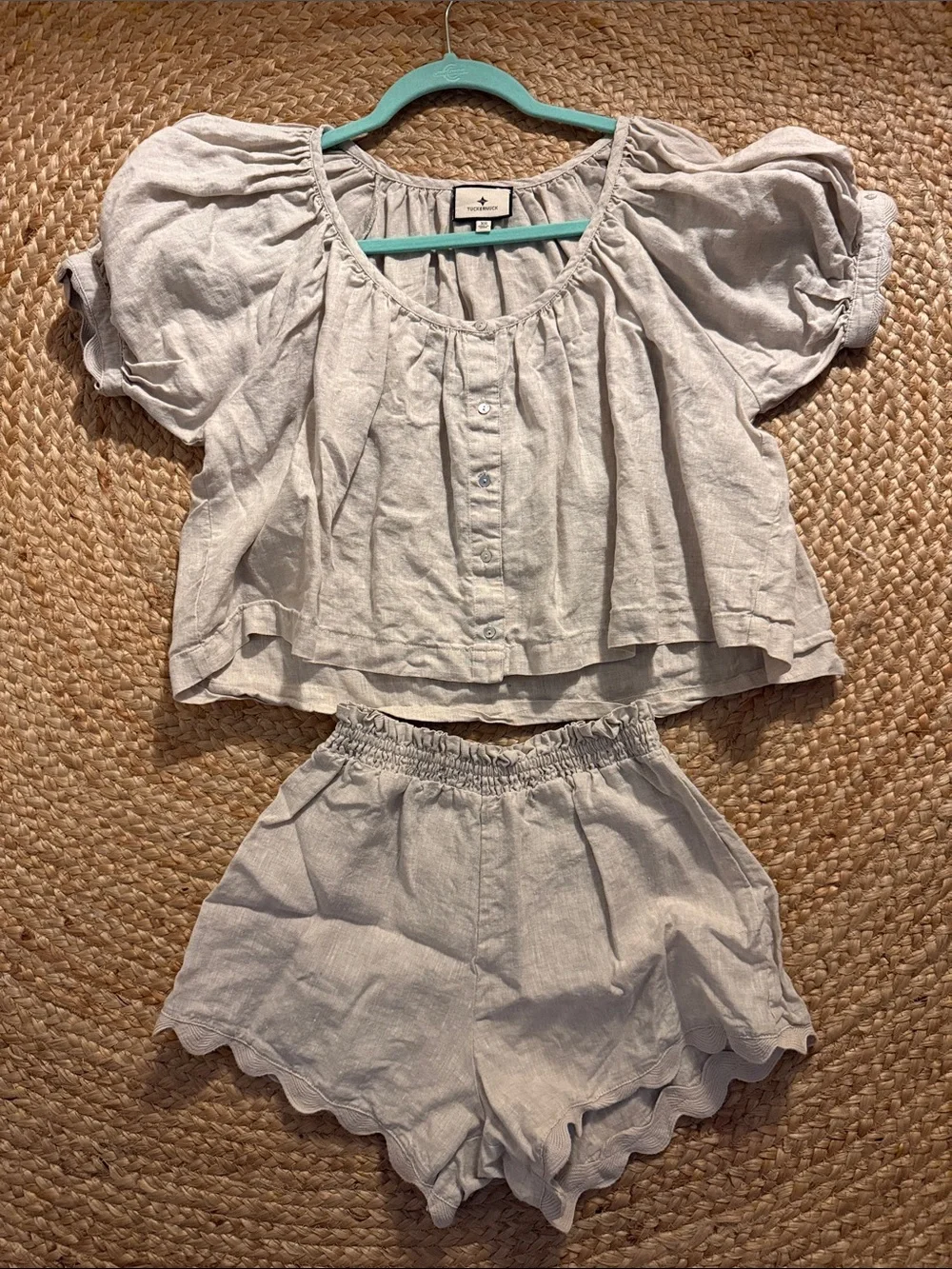 Tuckernuck Linen Set - Picture 2 of 4